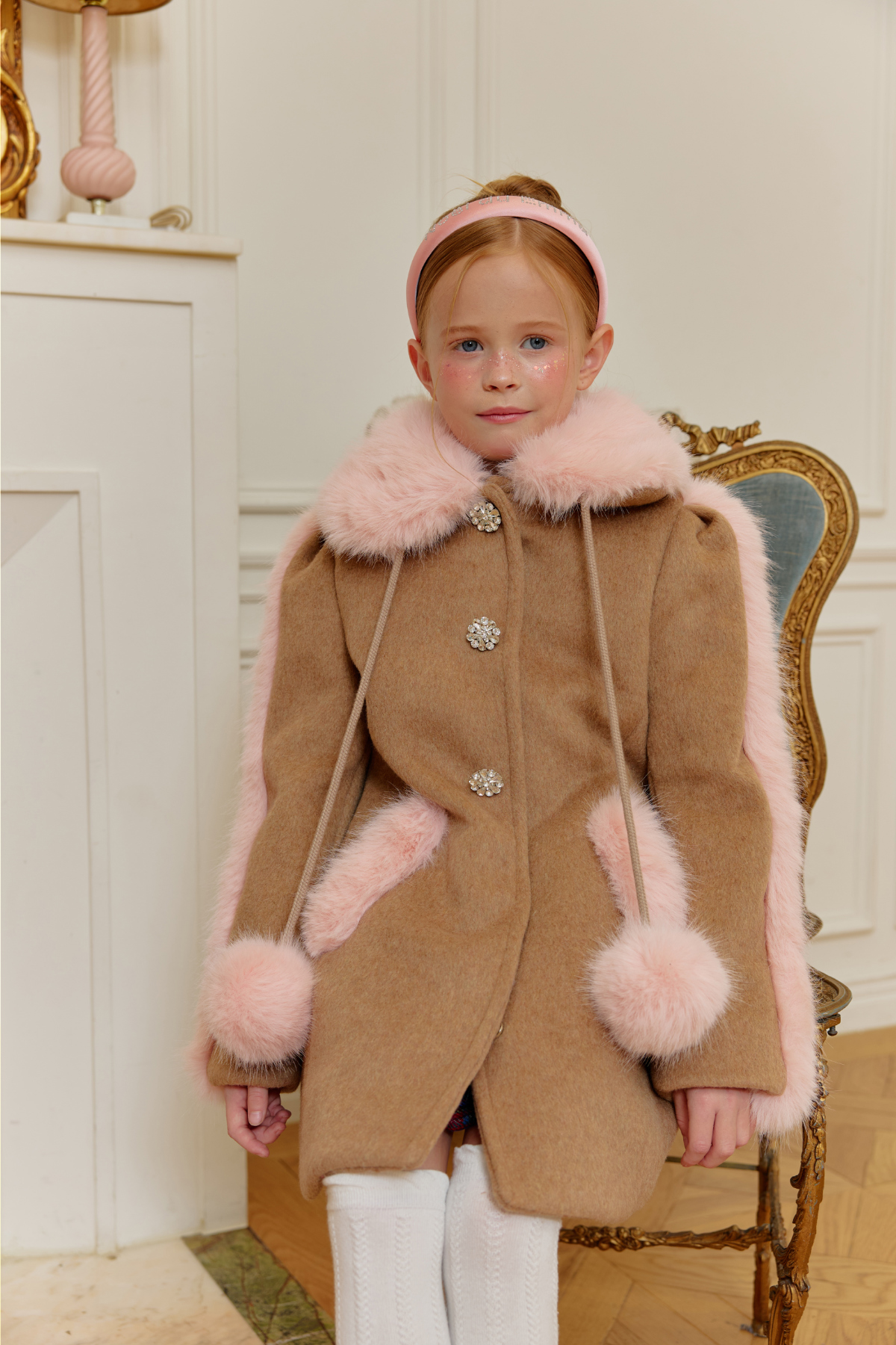 코트 모델 착용 이미지-S111L43