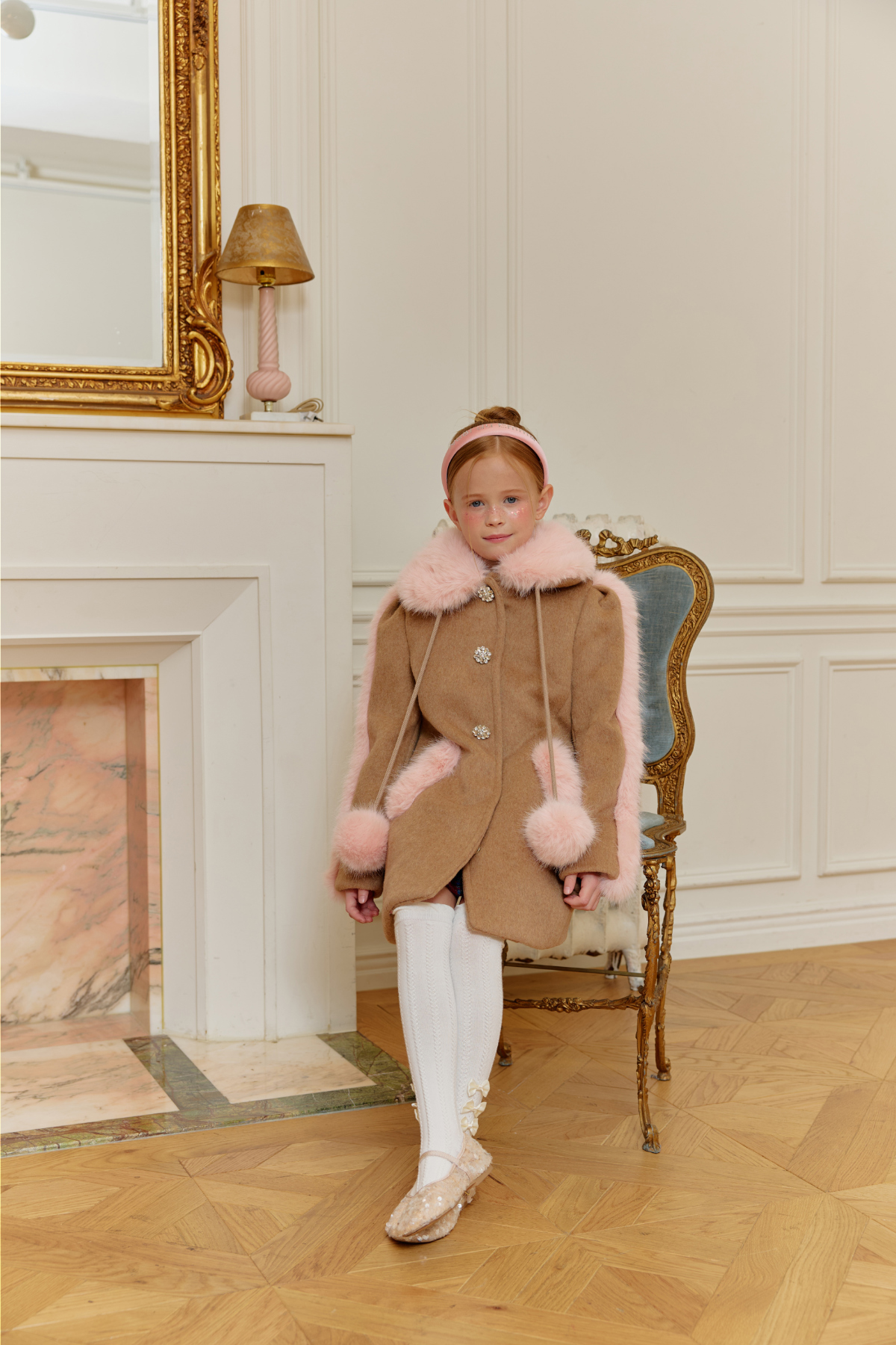 코트 모델 착용 이미지-S111L42