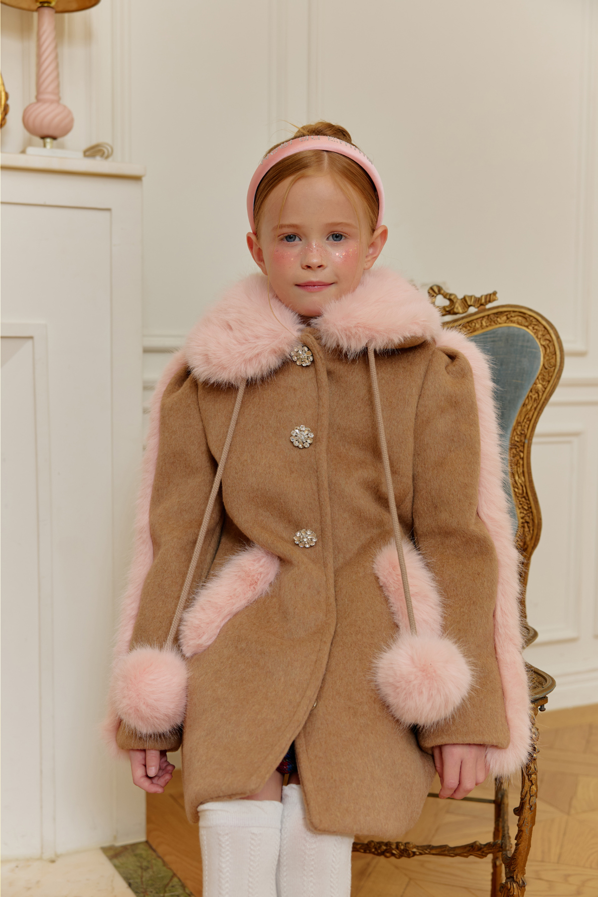 코트 모델 착용 이미지-S111L39