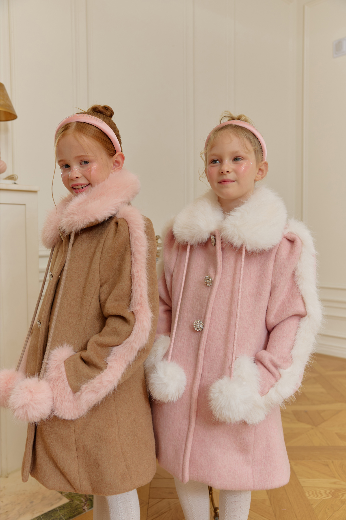 코트 모델 착용 이미지-S112L39