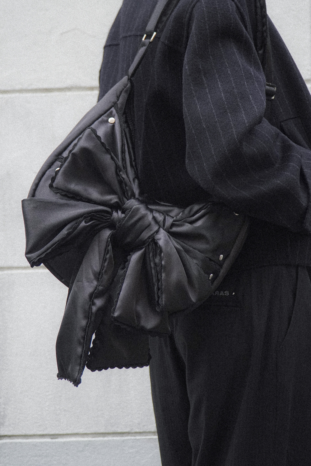Laced Ribbon Shoulder Bag (Black) - IUGAMAKARAS