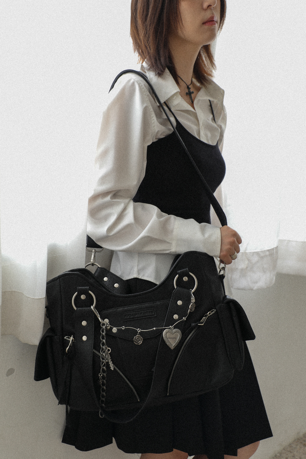 Studded Leather Shoulder Bag (Black) - IUGAMAKARAS