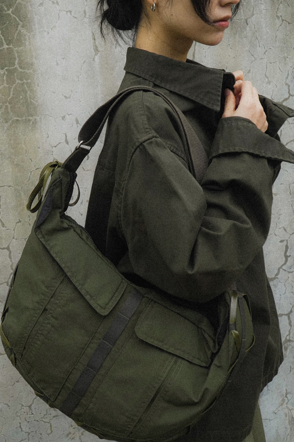 [IUGAMAKARAS]★Taped Shoulder Bag MUSINSA | IUGAMAKARAS Taped Shoulder Bag (Black)