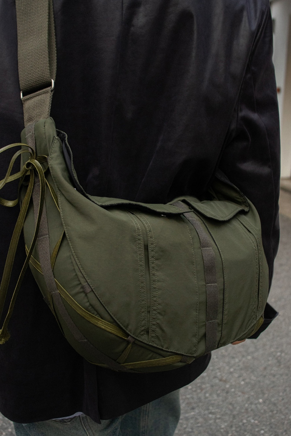 ショルダーバッグ・ポシェット ^IUGAMAKARAS^ Taped Shoulder Bag Khaki IUG23B05KK Taped Shoulder Bag (Khaki) - IUGAMAKARAS