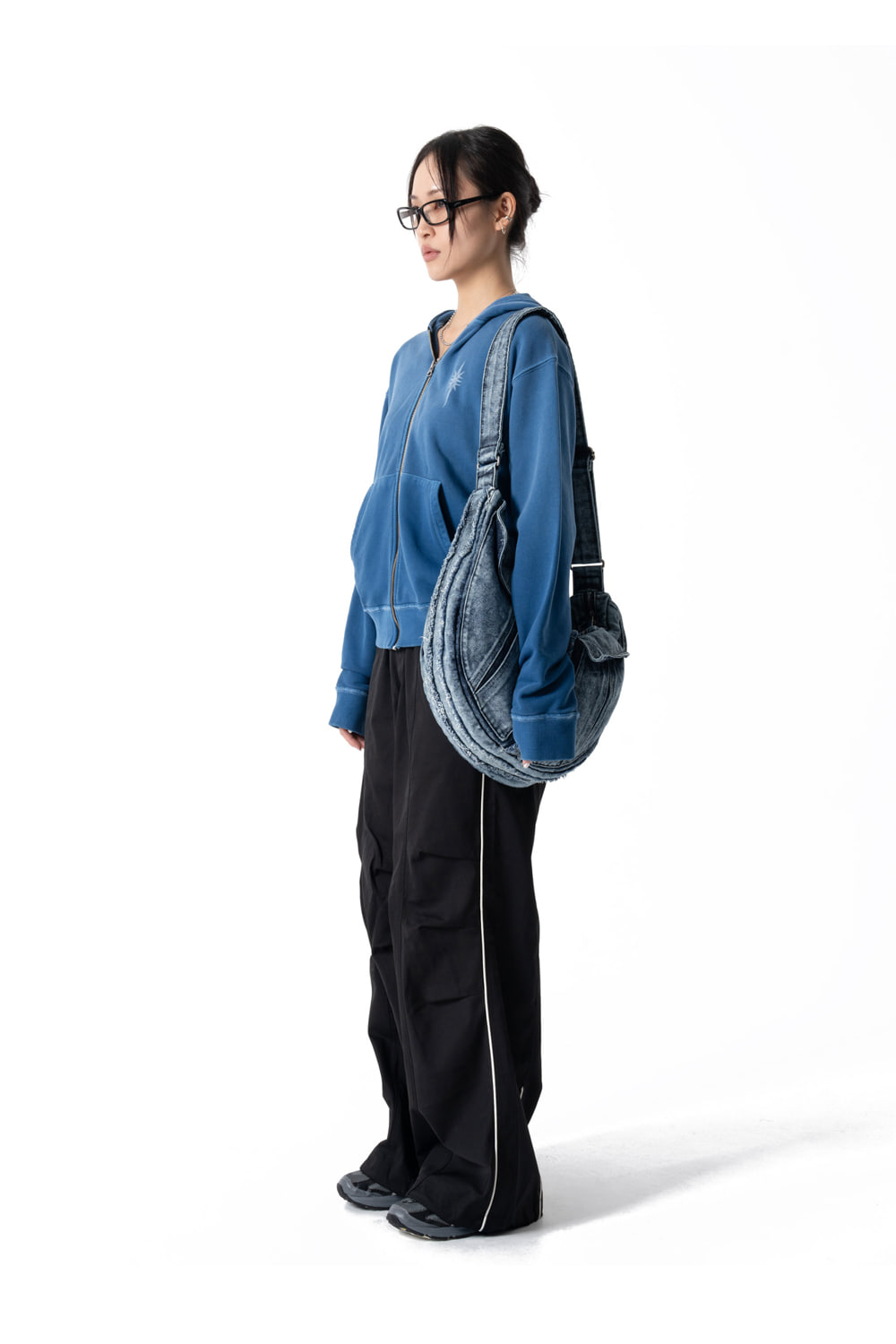 [IUGAMAKARAS]★Washed Denim Shoulder Bag Washed Denim Shoulder Bag (Blue) - IUGAMAKARAS | 60% - Asian