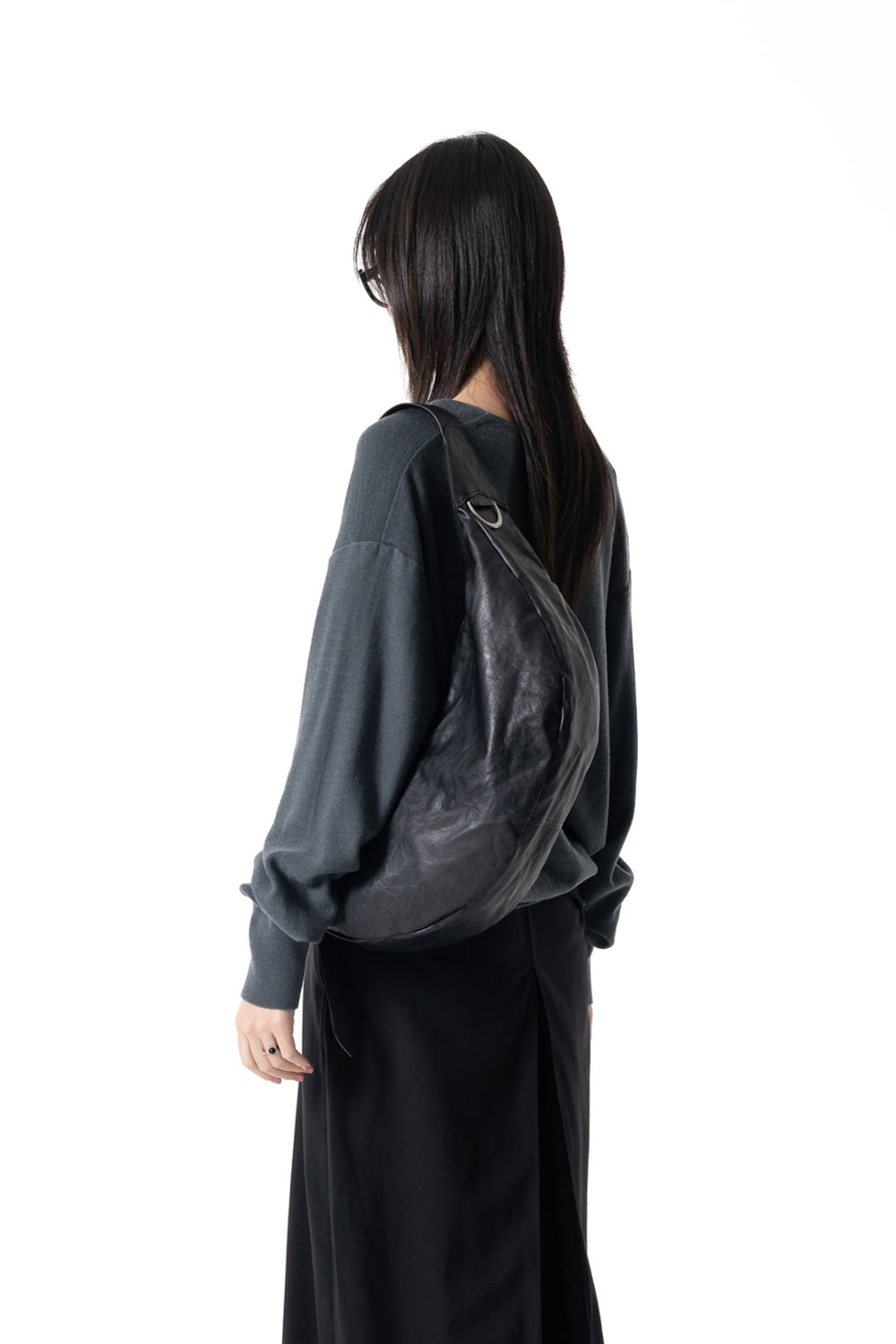 IUGAMAKARAS★韓国★男女兼用★H-Buckle Banana Leather Bag H-Buckle Banana Leather Bag (brown) - IUGAMAKARAS | 60