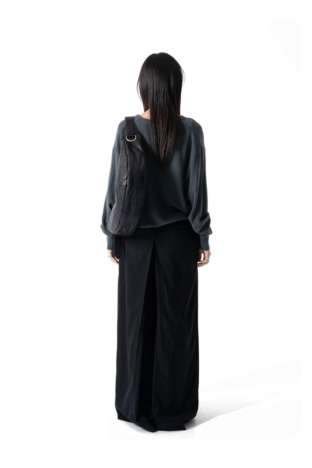 H-Buckle Banana Leather Bag (Black) - IUGAMAKARAS