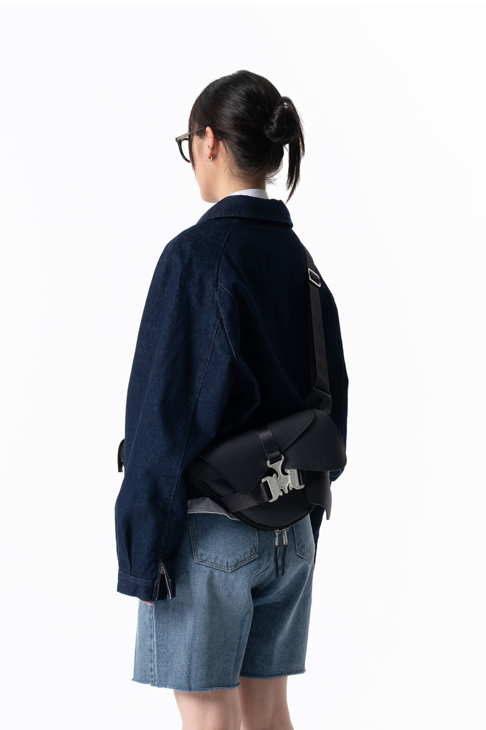 ★IUGAMAKARAS★送料込★韓国★Triple Covered Crow Buckle Bag IUGAMAKARAS Triple Covered Crow Buckle Bag