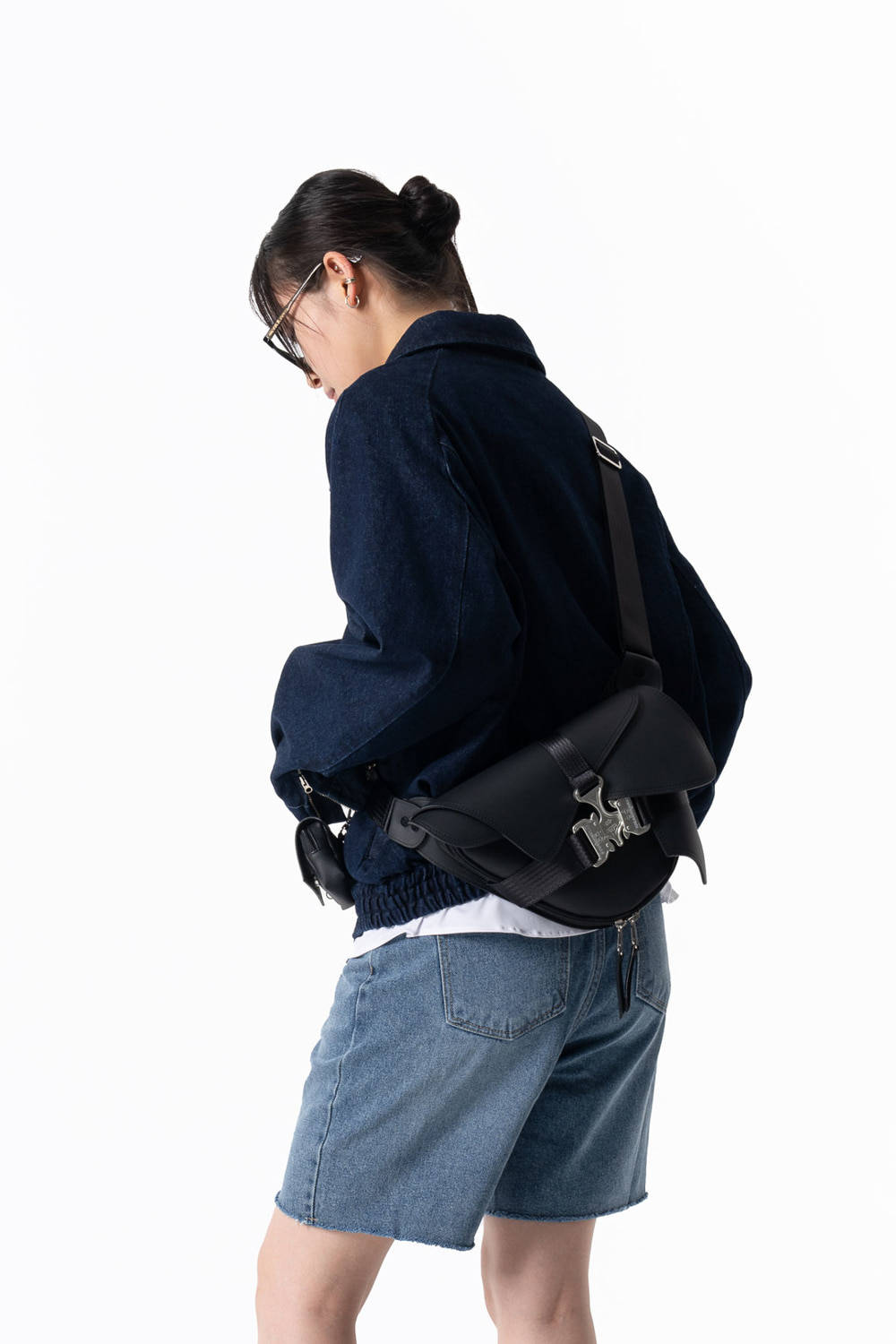 ★IUGAMAKARAS★送料込★韓国★Triple Covered Crow Buckle Bag Triple Covered Crow Buckle Bag - IUGAMAKARAS | 60% - Asian