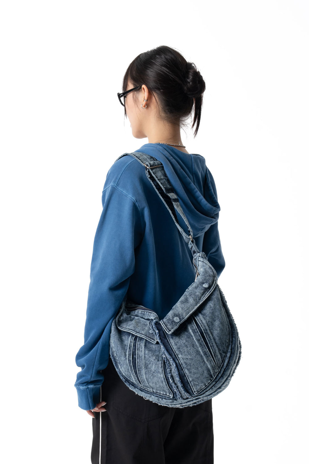 Washed Denim Shoulder Bag (Blue) - IUGAMAKARAS Washed Denim Shoulder Bag (Blue) - IUGAMAKARAS