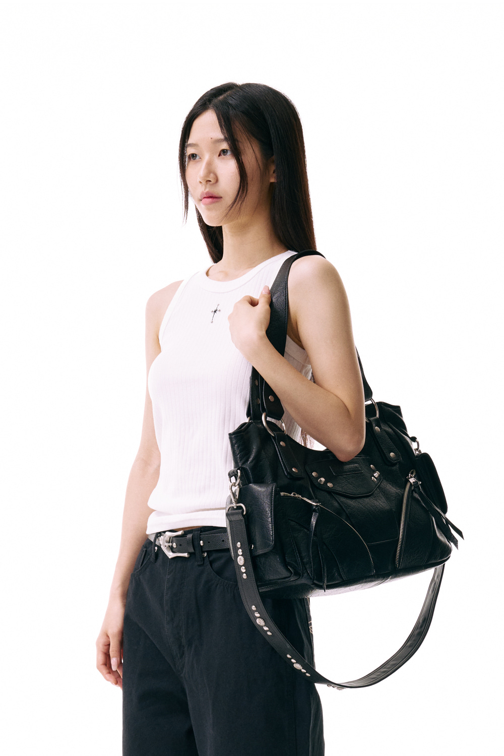 ショルダーバッグ・ポシェット IUGAMAKARAS Studded Leather Shoulder Bag 5FT852 06.26 예약 배송] Studded Leather Shoulder Bag (Khaki