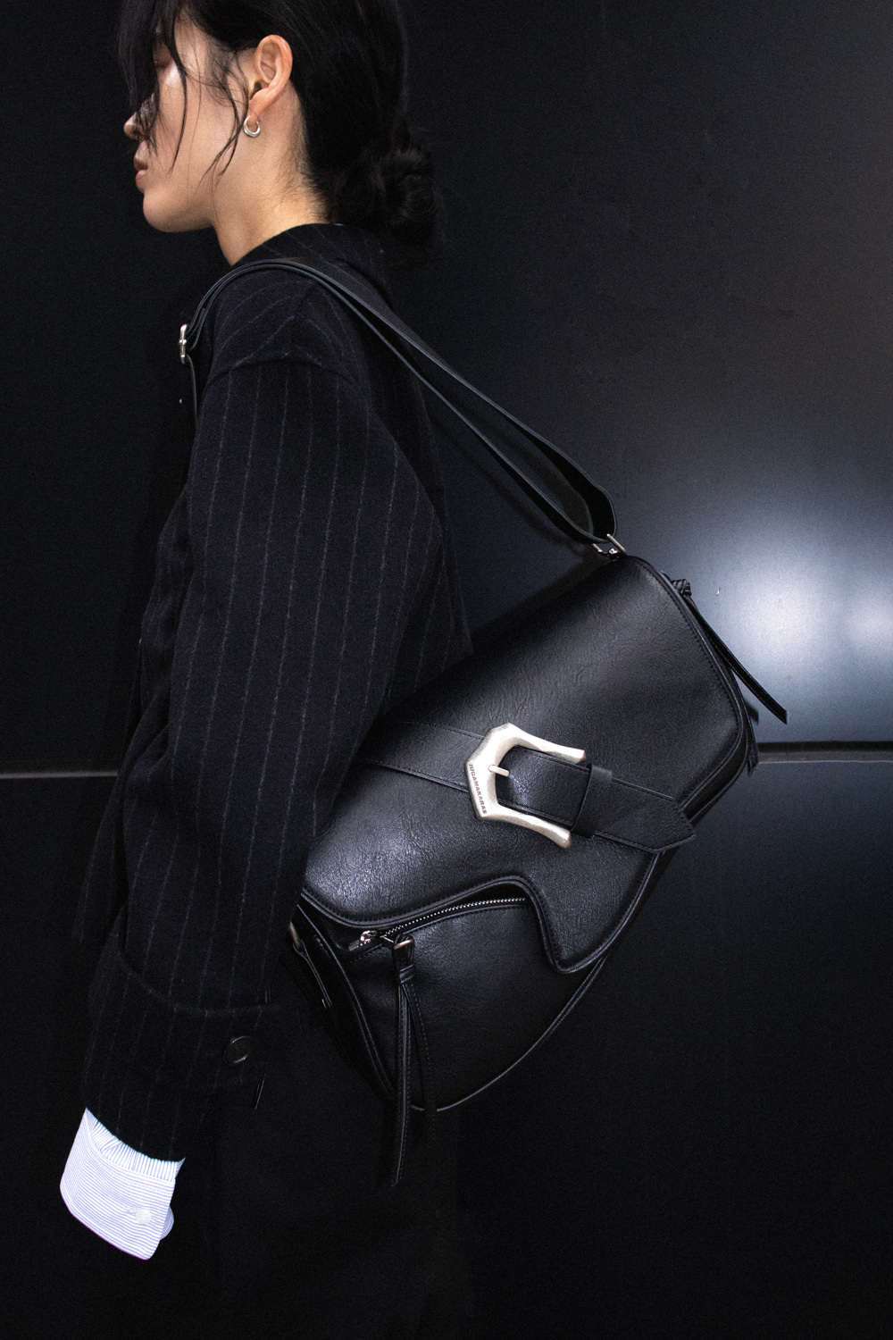 Bumpy Buckle Holster Bag - IUGAMAKARAS