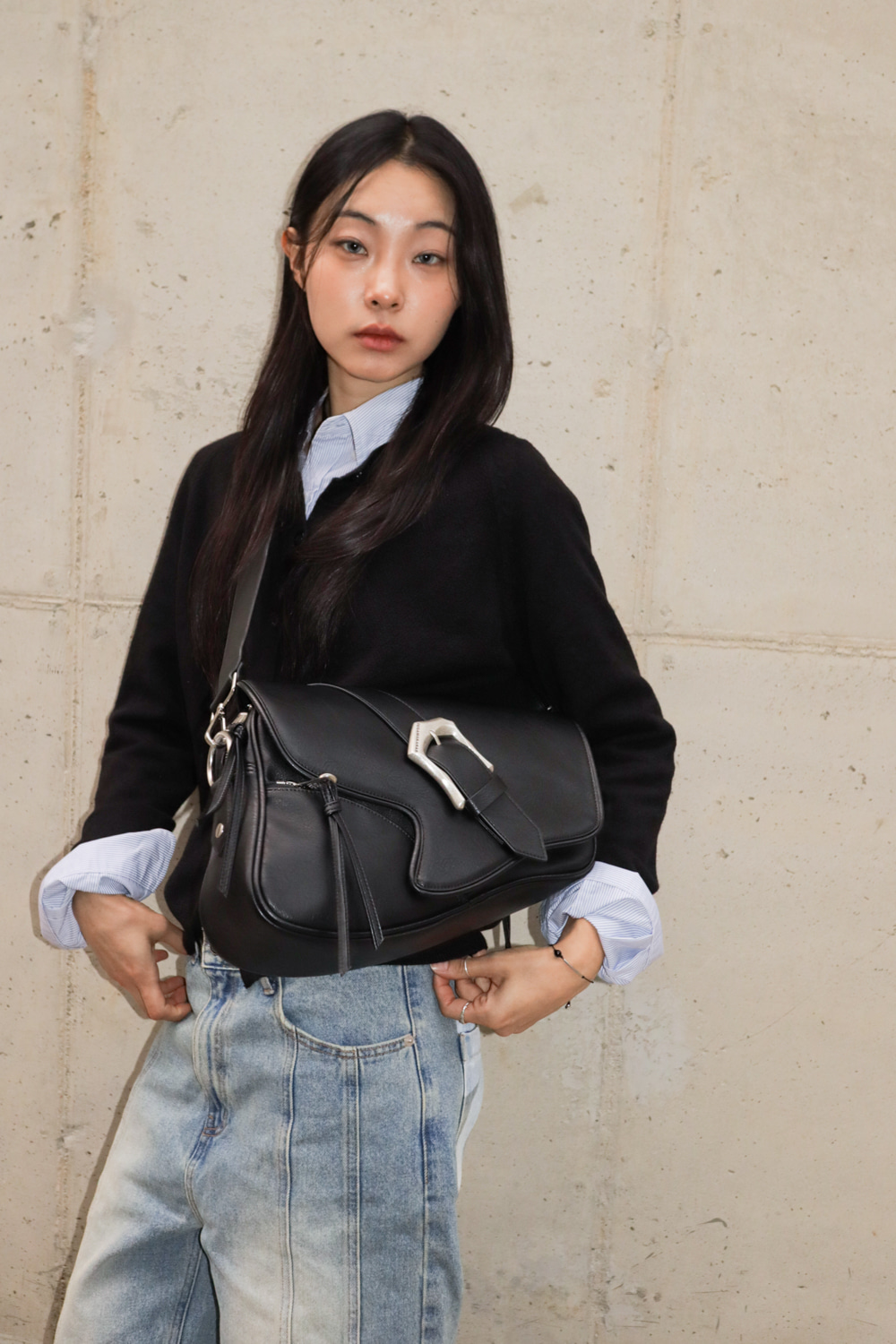 Bumpy Buckle Holster Bag - IUGAMAKARAS