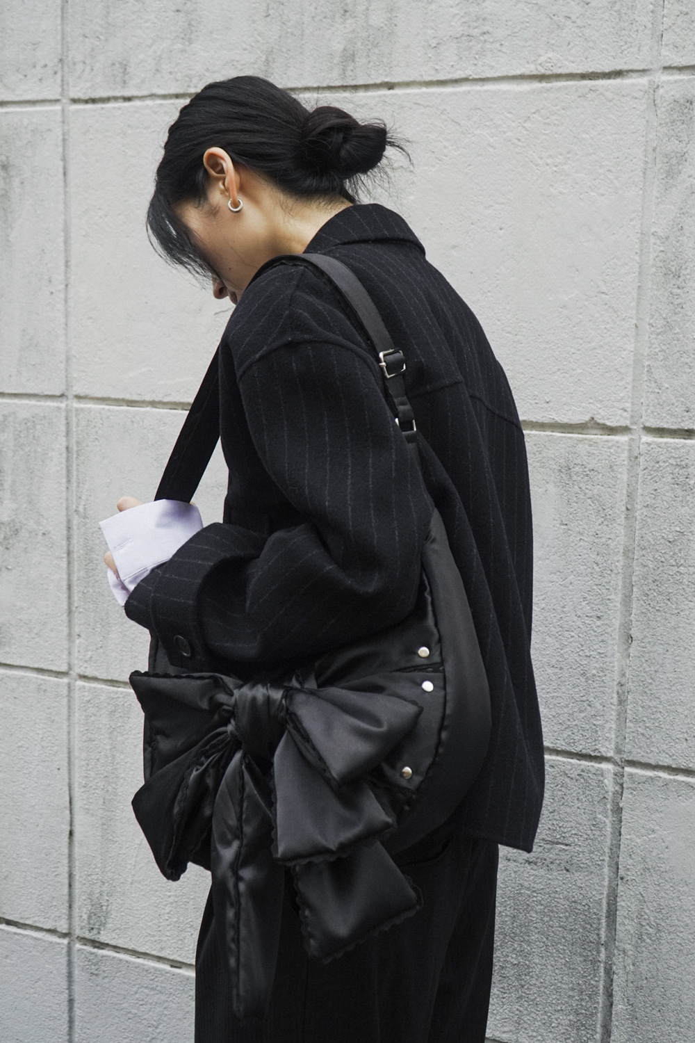 Laced Ribbon Shoulder Bag (Black) - IUGAMAKARAS