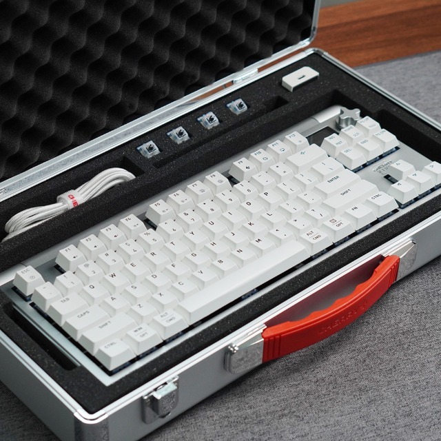[체리 엑스트리파이] MX 8.3 TKL 8K 무선 저소음 기계식 게이밍 키보드 Northern Light 스위치 (실버) 대표 제품