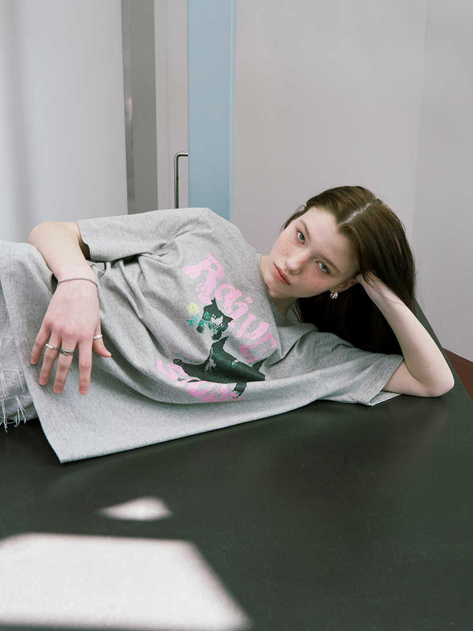 ★RAIVE★ RAIVE Cat Oversized TShirt VW5ME942_2color RAIVE Cat Oversized T-Shirt VW5ME942_2color - RAIVE