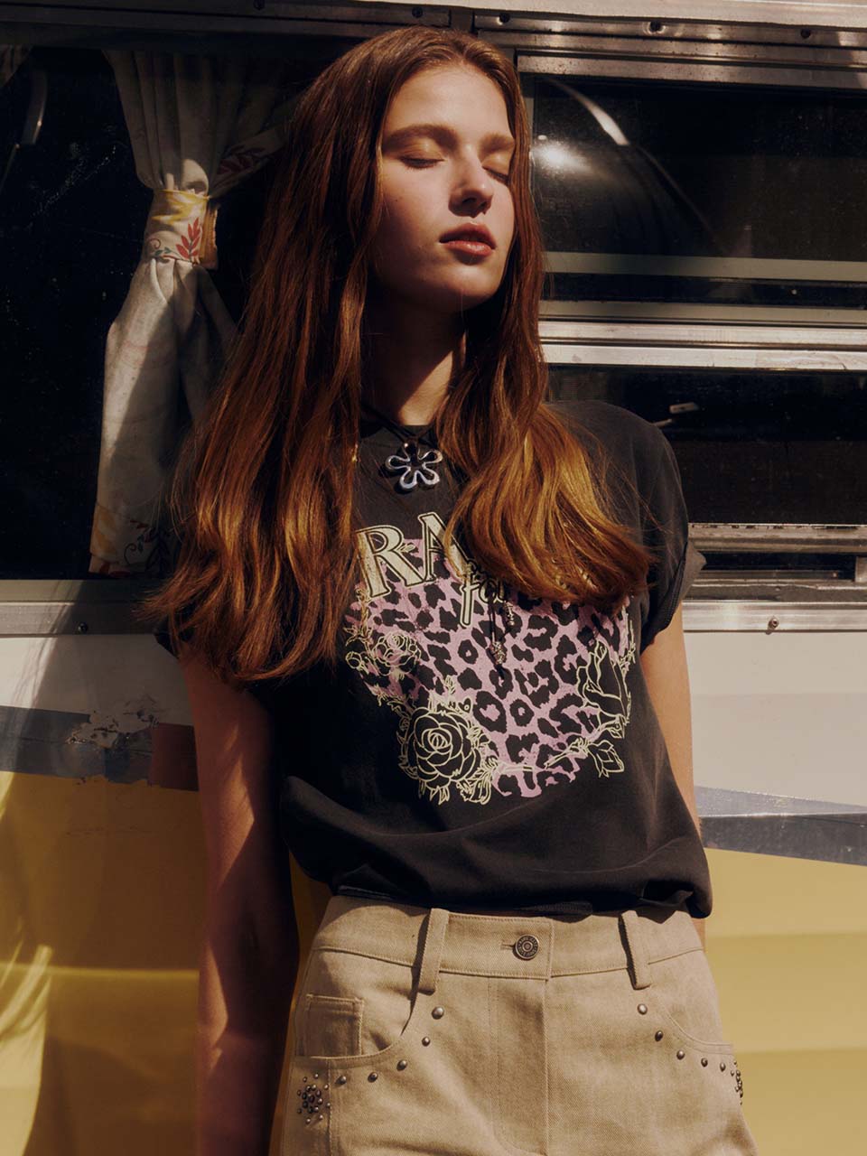 ニュートラルレオパードコーデ提案　甘いピンクmix　Love Leopard Graphic T-shirt 
