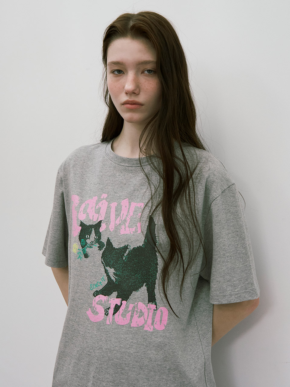 ★RAIVE★ RAIVE Cat Oversized TShirt VW5ME942_2color RAIVE Cat Oversized T-Shirt VW5ME942_2color - RAIVE