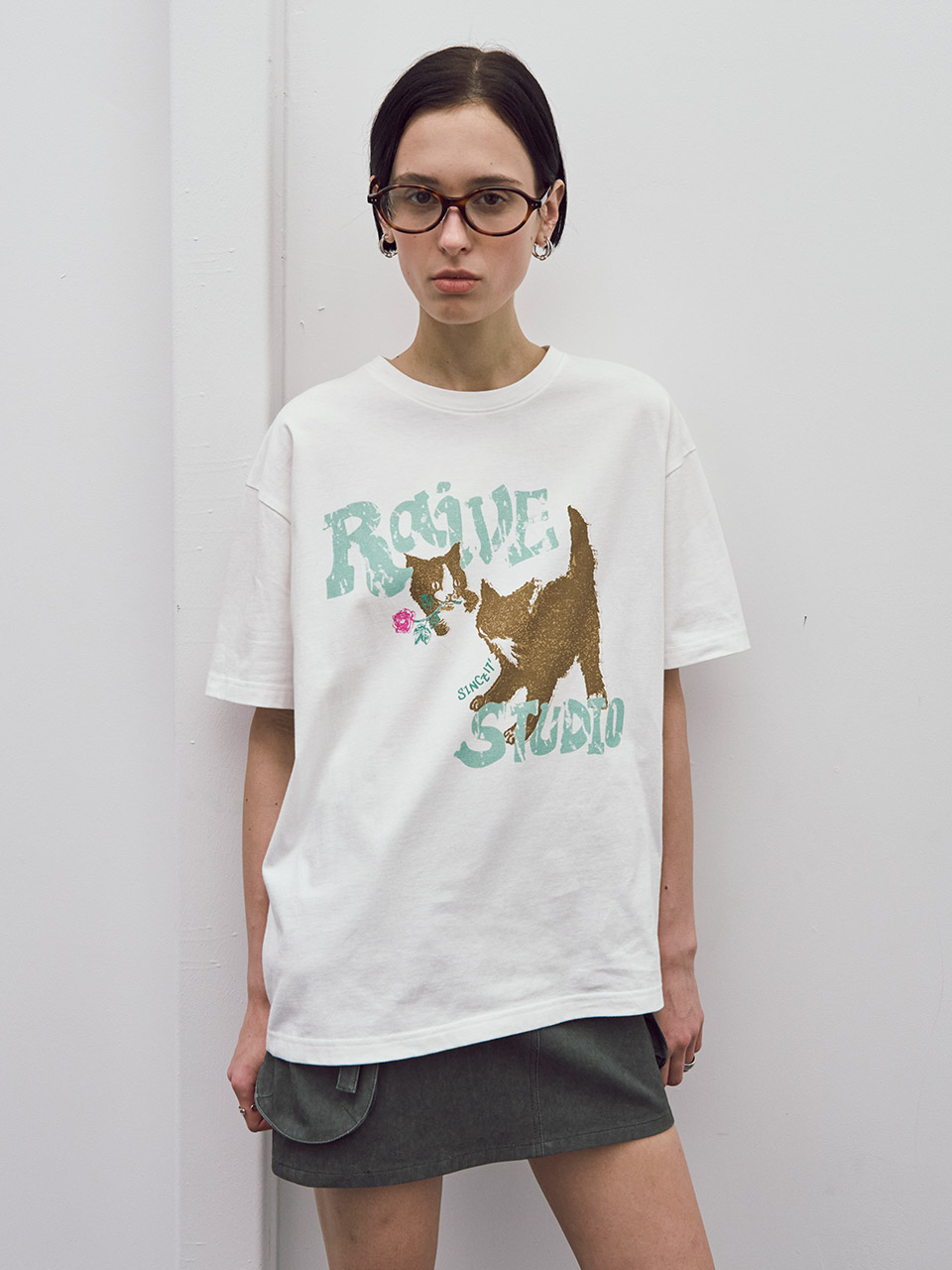 ★RAIVE★ RAIVE Cat Oversized TShirt VW5ME942_2color RAIVE Cat Oversized T-Shirt VW5ME942_2color - RAIVE