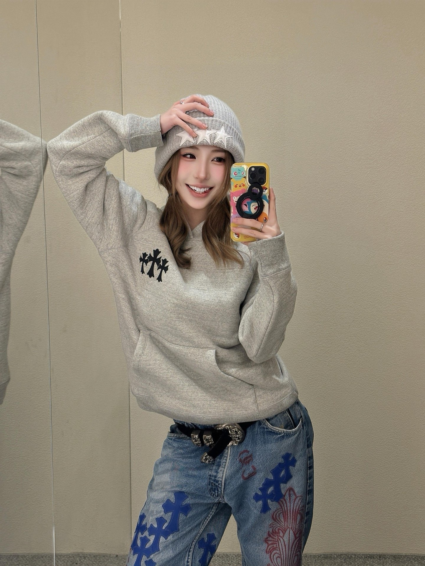 크롬하츠 ch 로고 트리플 크로스 레더 패치 후디 여성 후드티셔츠 그레이 - 헬로우몽 크롬하츠 ch 로고 트리플 크로스 레더 패치 후디 여성 후드티셔츠 그레이 - 헬로우몽