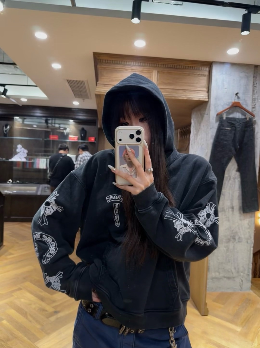 크롬하츠 대거 호스슈 크로스 여성 후드티셔츠 - 헬로우몽 크롬하츠 대거 호스슈 크로스 여성 후드티셔츠 - 헬로우몽