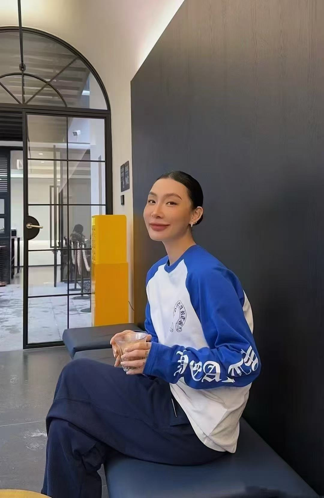 크롬하츠 ch 홀스슈 산스크리트 프린트 래글런 여성 긴팔티 1383 100000107lshb whbl - 헬로우몽 크롬하츠 ch 홀스슈 산스크리트 프린트 래글런 여성 긴팔티 1383 100000107lshb whbl - 헬로우몽
