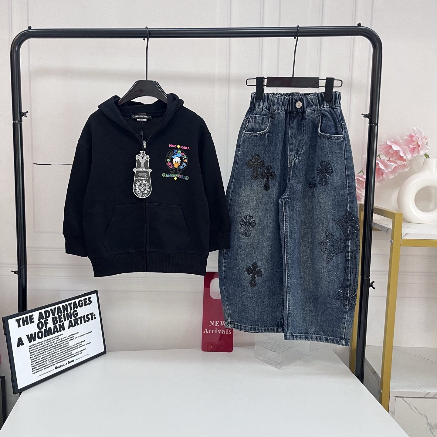크롬하츠 그래픽 후드티 데님팬츠 키즈 세트 - 헬로우몽 크롬하츠 그래픽 후드티 데님팬츠 키즈 세트 - 헬로우몽