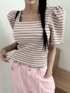 로에르 티셔츠 - 깔끔하고 미니멀한 핏의 여성 데일리 티셔츠 제품 이미지