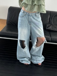 베르 팬츠 - 세련된 핏과 미니멀한 디자인의 데일리 팬츠 제품 이미지