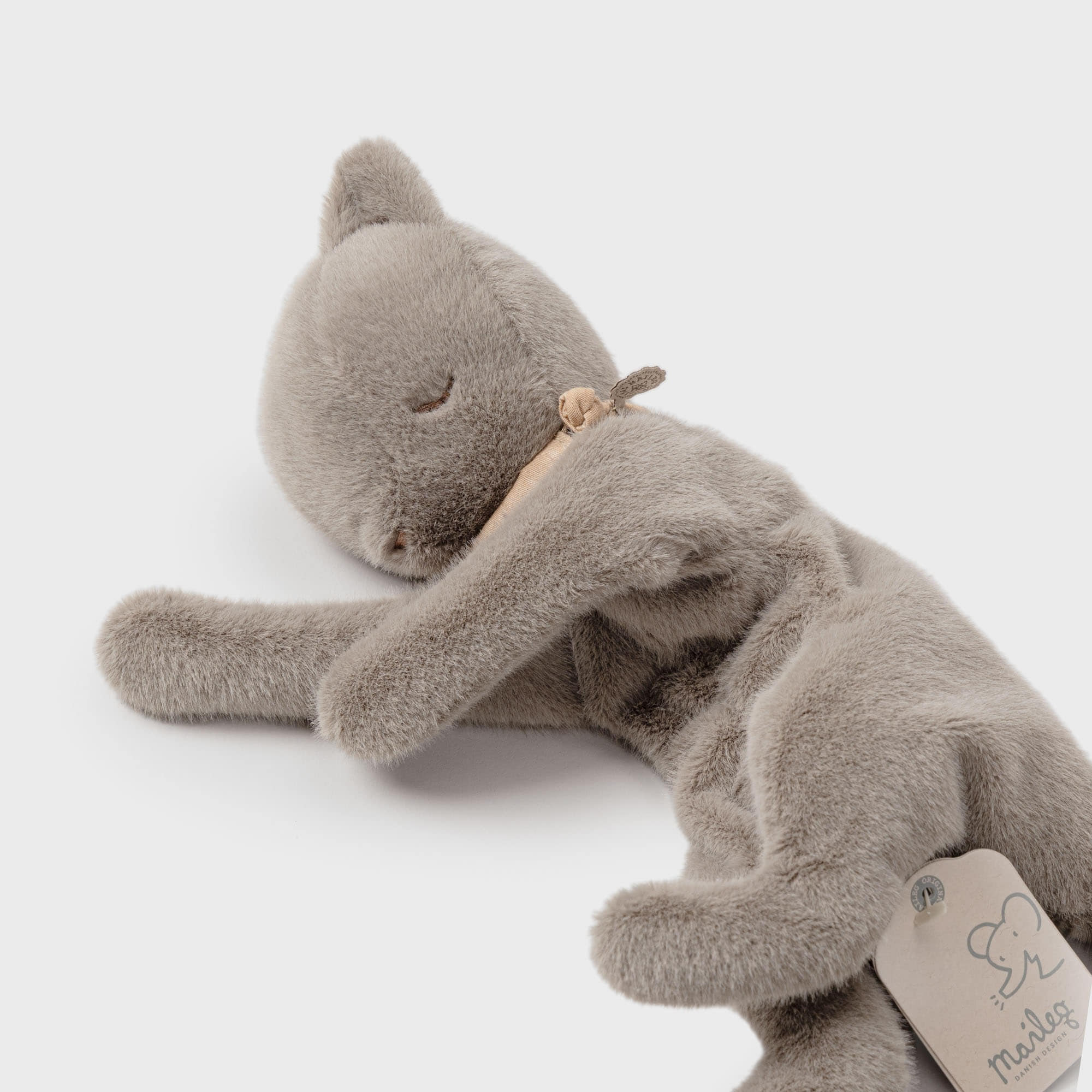 Sleeping Kitten Plush, Medium - 티더블유엘