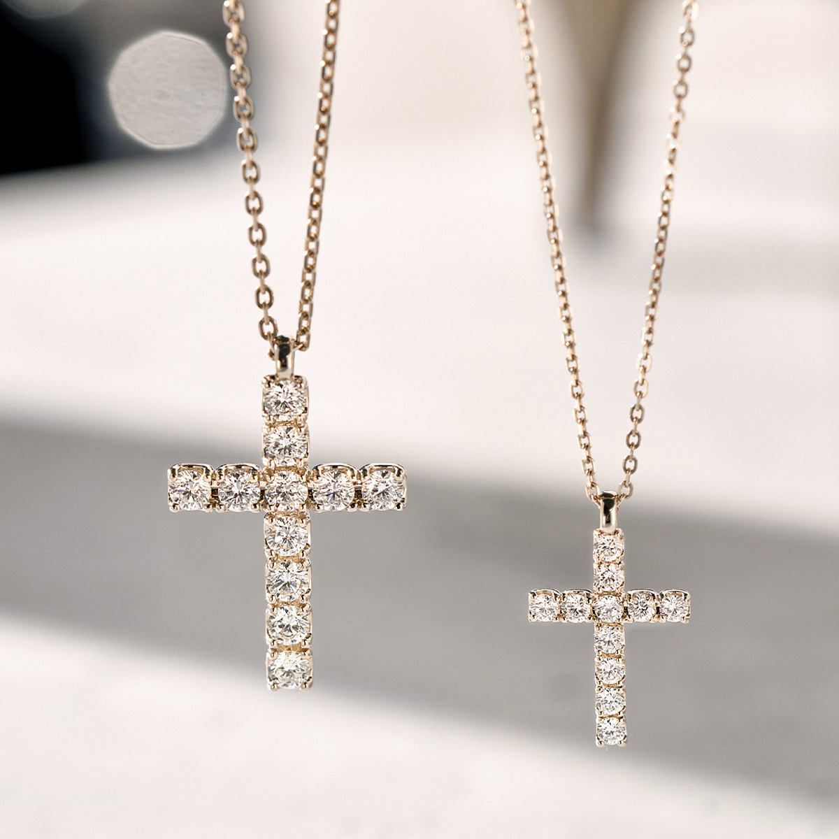 랩다이아몬드 클래식 미니 십자가 목걸이 | 파이브앤플러스 FIVE&PLUS