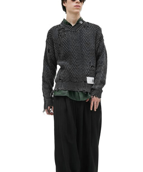 디스트레스 케이블 브이넥 스웨터