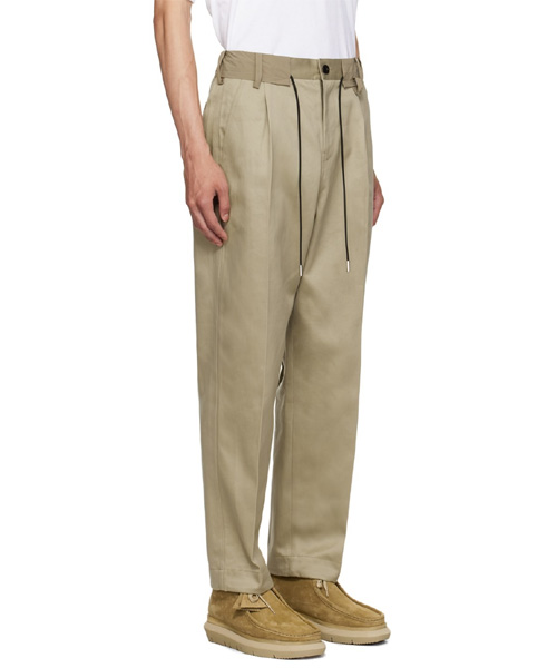 베이지 드로우스트링 슬랙스