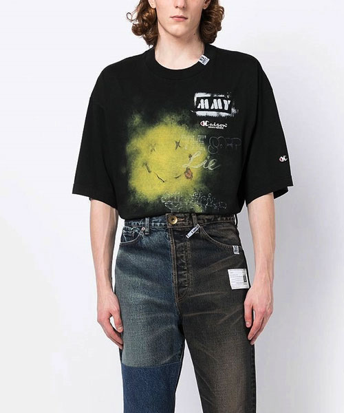 그래픽 프린트 크루 넥 티셔츠