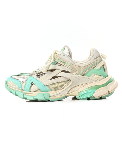 트랙2 스니커즈