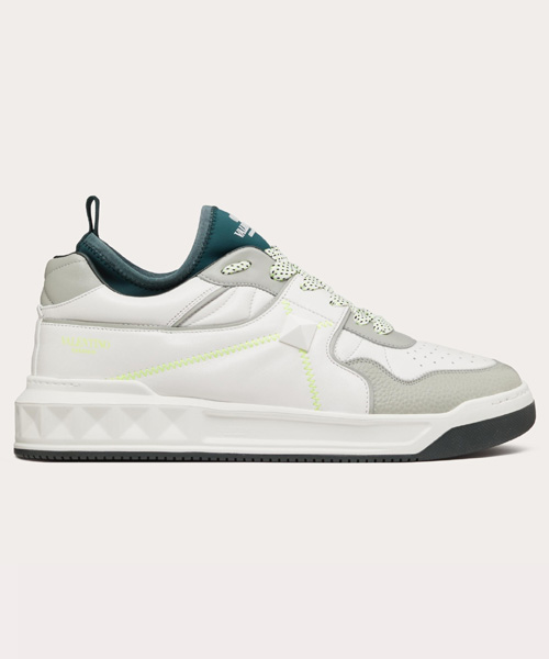 스터드 미드 탑 가죽 스니커즈