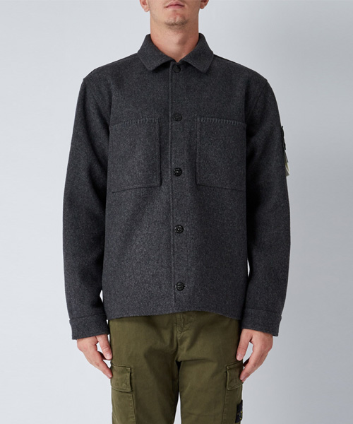 울 블렌드 로고 패치 셔츠