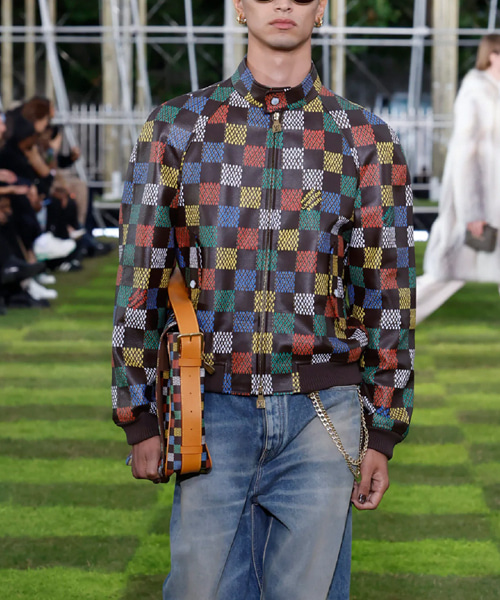 시그니처 패턴 가죽 블루종 자켓