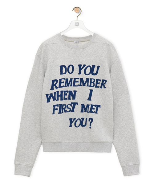 타이포그래피 자수 스웨트셔츠