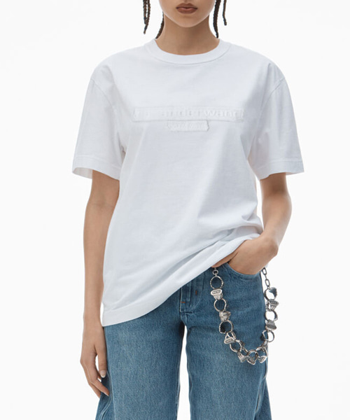 코튼 저지 디스트레스드 로고 디테일 티셔츠