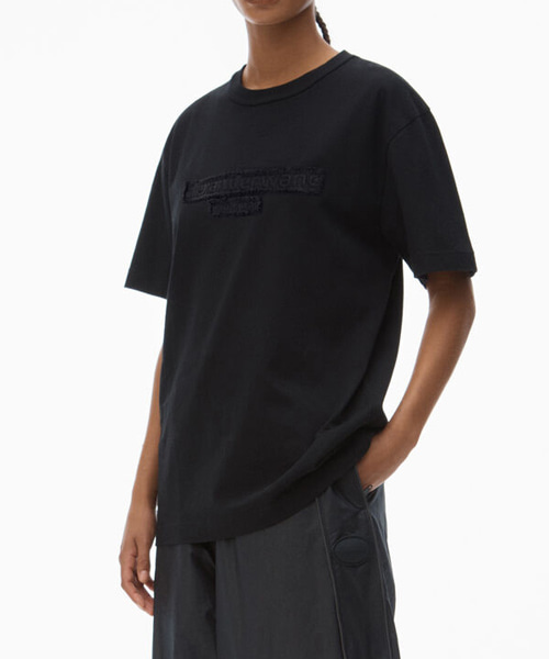 코튼 저지 디스트레스드 로고 디테일 티셔츠