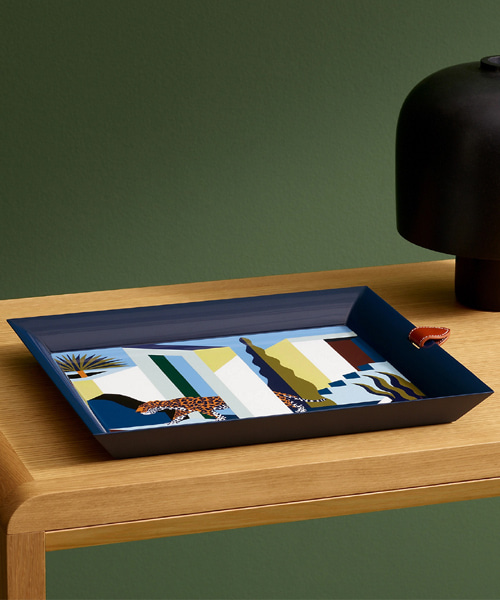 ATRIUM JAGUAR DANS UN JARDIN MEXICAIN 트레이