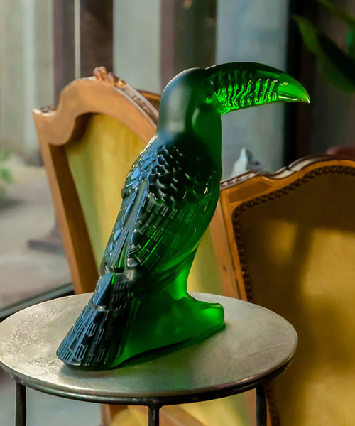 아마존 그린 크리스탈 투칸 조각품