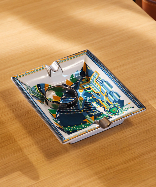 오트 파뤼르 재떨이