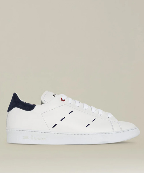 스티치 스니커즈