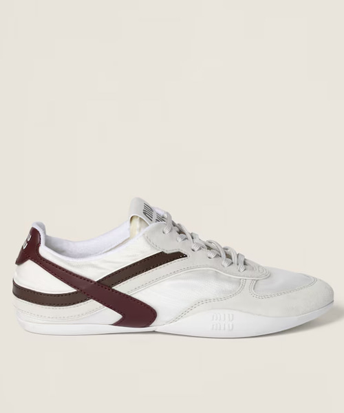 김나지움 기능성 소재 및 스웨이드 스니커즈