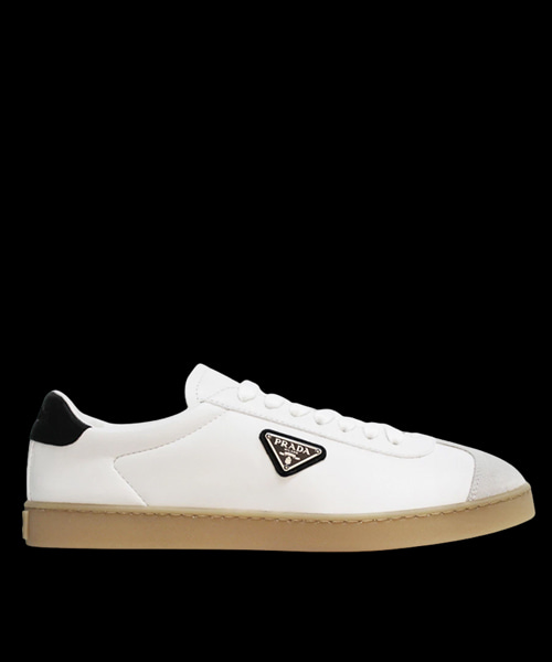 트라이앵글 로고 스니커즈