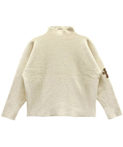 크림 치타 크로스 패치 스웨터