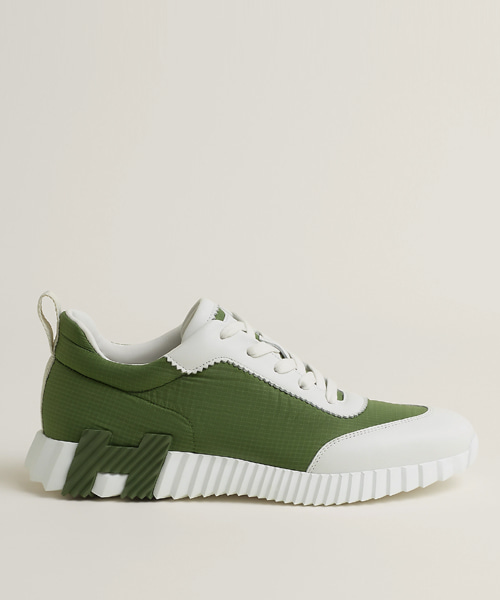 바운싱 스니커즈