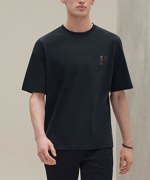 H 로고 디테일 티셔츠